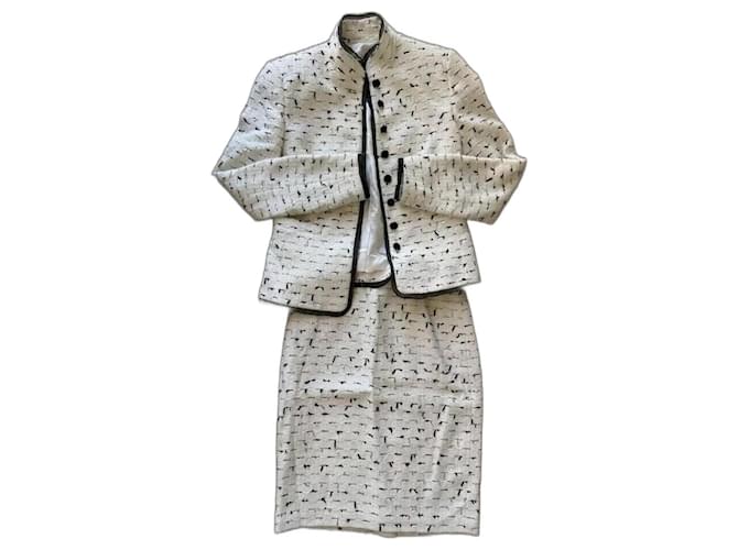 Ensemble jupe et veste en tweed ivoire Escada, orné de perles, taille 34 Coton Polyester Nylon Rayon Blanc  ref.1298813