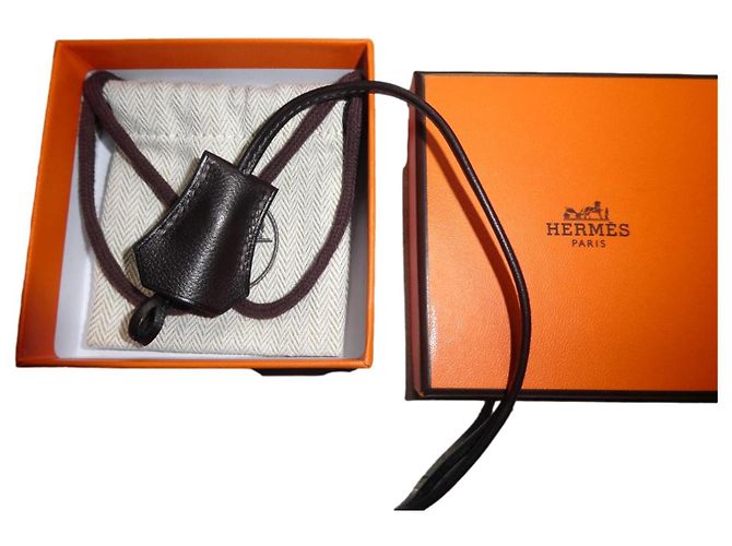 campanilla hermès nueva marrón oscuro