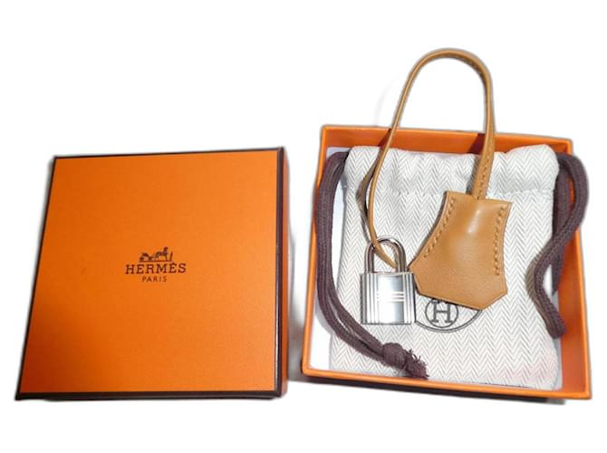 campanilla, tirador y candado Hermès nuevos para bolso Hermès, con caja y funda antipolvo. Cuero  ref.1298997