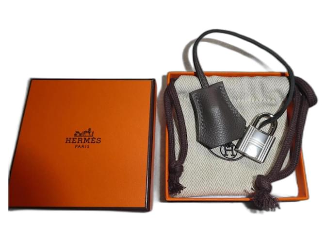 chave, puxador e cadeado Hermès novos para bolsa Hermès, caixa e saco de pó. Couro  ref.1299000