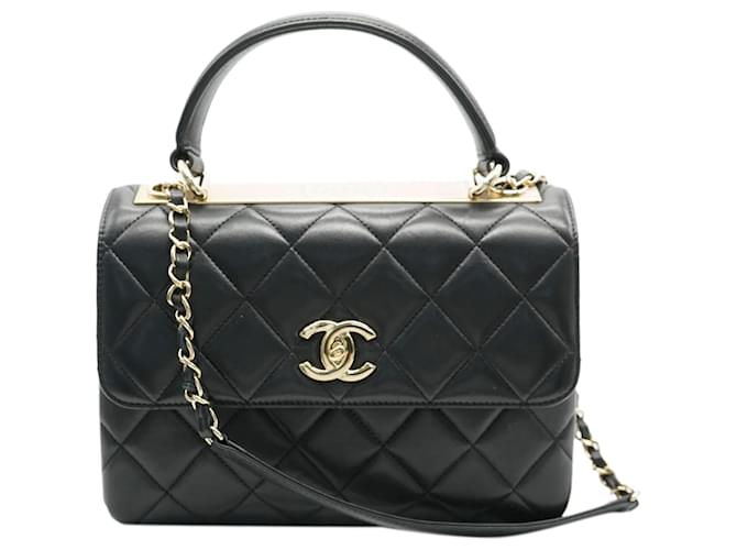 Trendy CC Chanel Bolso pequeño con solapa y doble asa CC moderno de piel de cordero acolchada en negro Cuero  ref.1299247