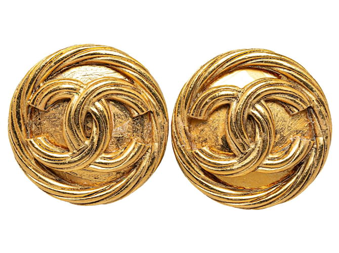 Chanel Gold CC Clip On Earrings Golden Metal Gold-plated  ref.1299384