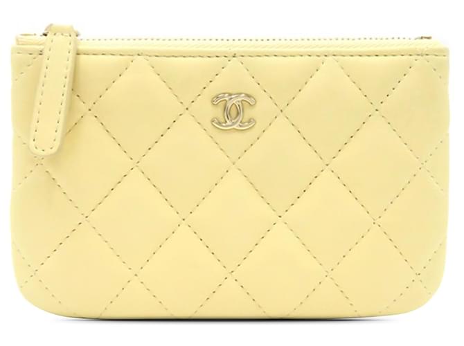 Bolsa Chanel Mini O em pele de cordeiro amarela Amarelo Couro  ref.1299410