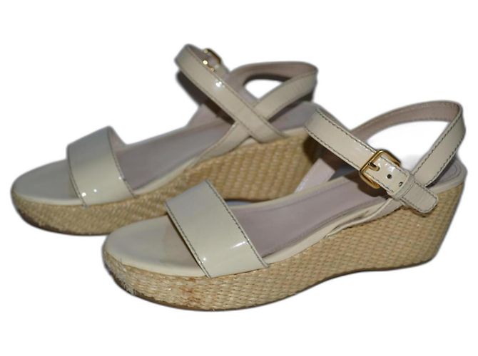 Prada Sandalen aus Lackleder Creme 36 IT
