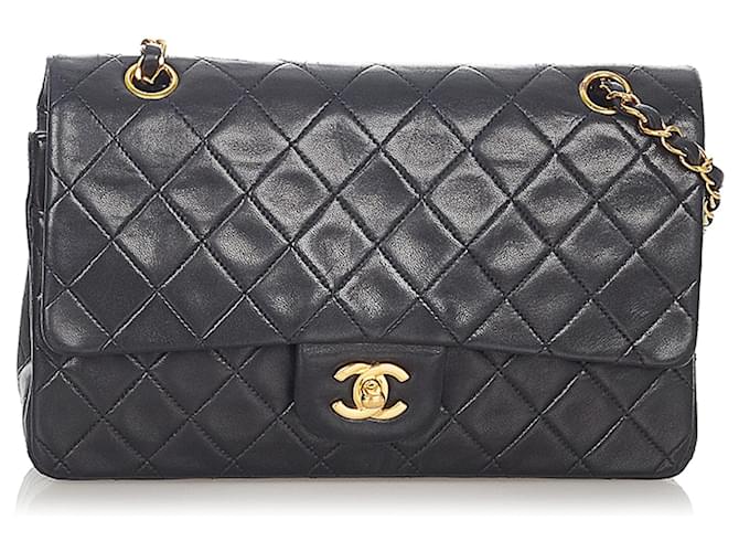 Black Chanel Small Classic Lambskin Leather lined Flap Bag  ref.1300509