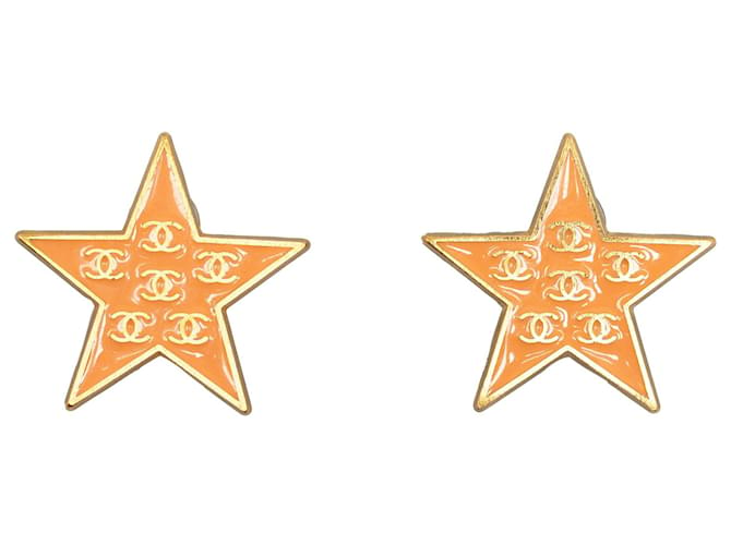 Boucles d'oreilles clips CC Star en émail doré Chanel Métal  ref.1300565