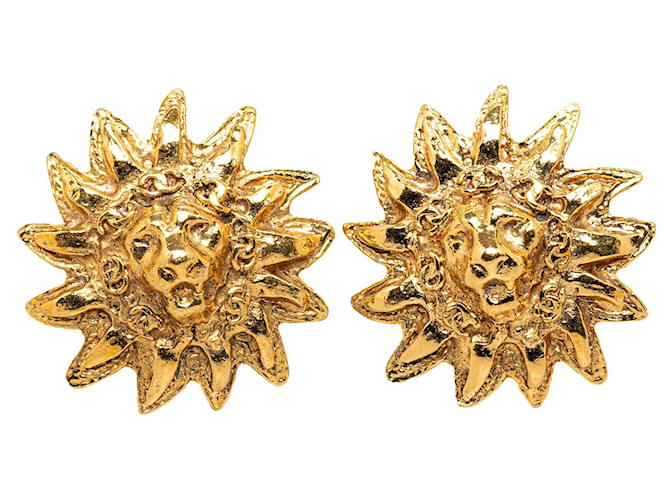 Pendientes de clip con motivo de león Chanel de oro Dorado Chapado en oro  ref.1300566