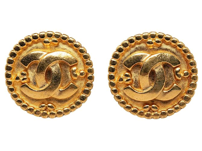 Boucles d'oreilles à clip Chanel CC dorées Plaqué or  ref.1300652