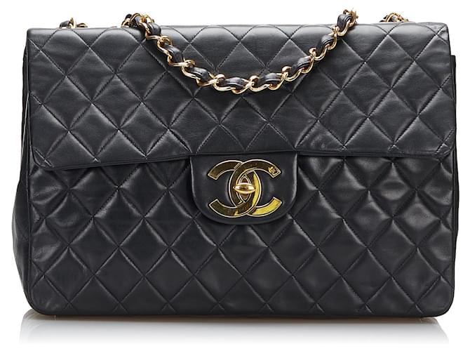 Black Chanel Jumbo Classic Lambskin Double Flap Shoulder Bag Leather  ref.1300716
