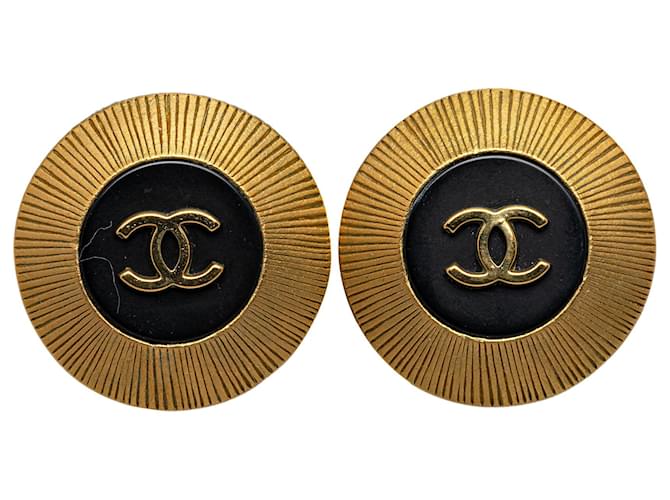 Boucles d'oreilles à clip Chanel CC dorées Plaqué or  ref.1300729