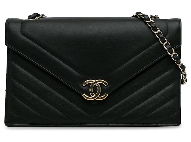 Schwarze Chanel-Umhängetasche mit Chevron-Muster und Umschlagklappe Leder  ref.1300778