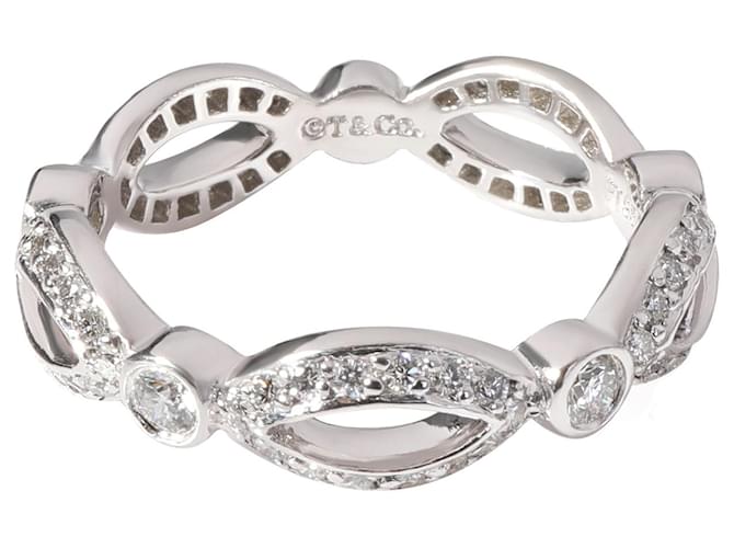 TIFFANY & CO. Banda di diamanti con nastro ad anello vintage in platino 5/8 ctw Argento Metallico Metallo  ref.1301105