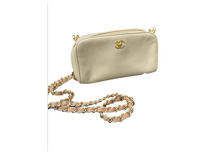 Chanel Clutch bags Bege Couro  ref.1301737