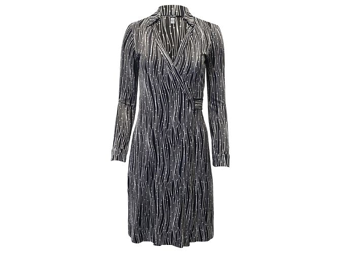 Diane Von Furstenberg Vestido estampado com decote em V em seda preta Preto