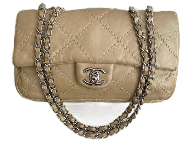 Timeless Chanel Classique Golden Leather  ref.1302388