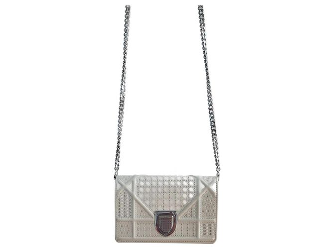 Bolsa de mão Christian Dior em couro creme