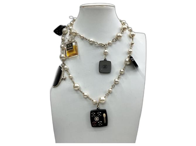 Chanel Logo CC 94A Boîte de collier de piste de perles de charmes de maquillage cosmétique Métal Multicolore  ref.1302599