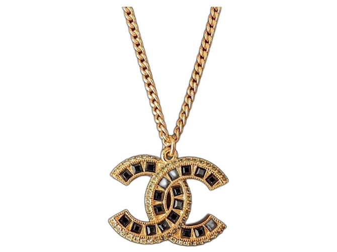 Chanel Collana nera con logo CC A15C, dettagli in oro, cristalli, con scatola e ricevuta. D'oro Metallo  ref.1302600