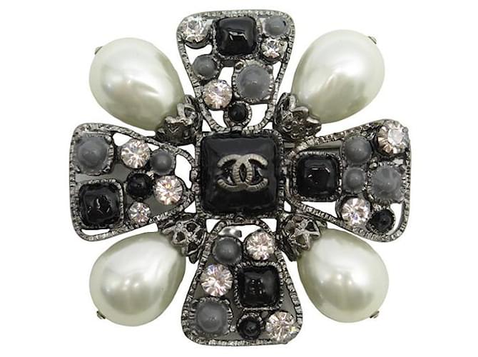 Other jewelry NEW CHANEL CROSS BROOCH IN GOLD METAL WITH STONE PEARLS GRIPOIX BROOCH Silvery  ref.1302628