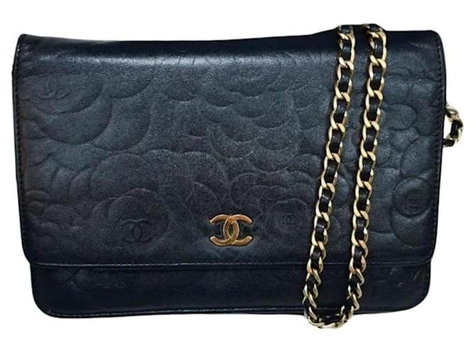 Portefeuille sur chaîne Chanel Camellia WOC en cuir d'agneau noir  ref.1302824