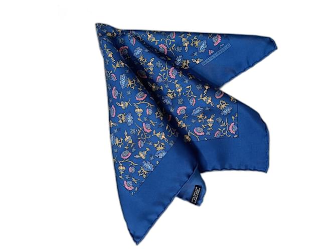 Lenço Hermès feito em seda azul com flores. Multicor  ref.1302836