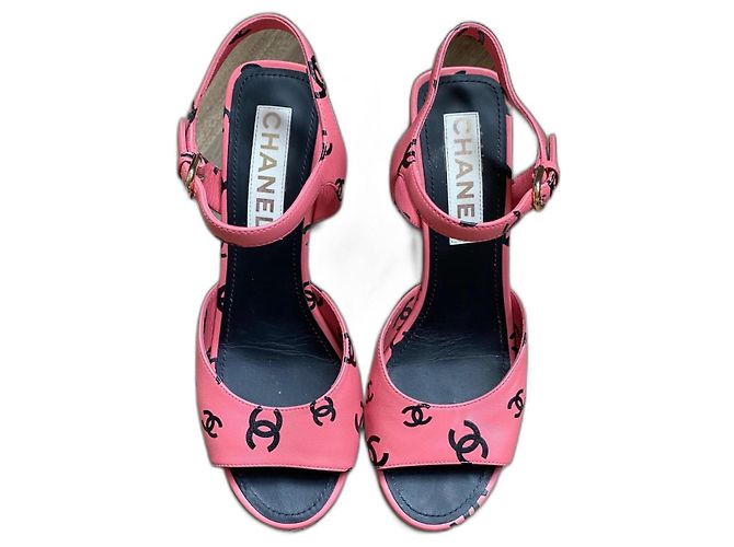 Chanel Sandali con tacco a monogramma Rosa