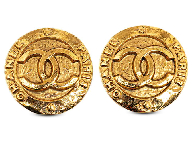 Chanel Gold CC Clip On Earrings Golden Metal Gold-plated  ref.1303277