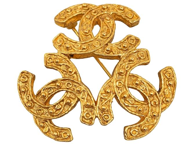 Broche Chanel Gold Triplo CC Dourado Metal Banhado a ouro  ref.1302092