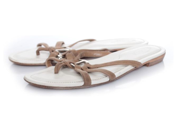 Tod's Tods, sandfarbene Wildledersandalen.