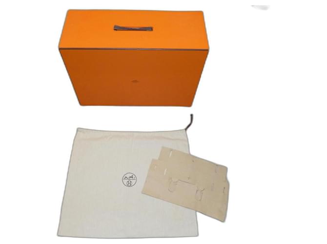 Hermès boite pour haut a courroie 40 cms , dusbag et protection courroie Orange  ref.1306122