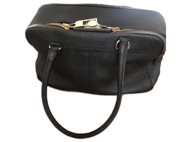 Bolso Max Mara de cuero negro granulado con detalles dorados