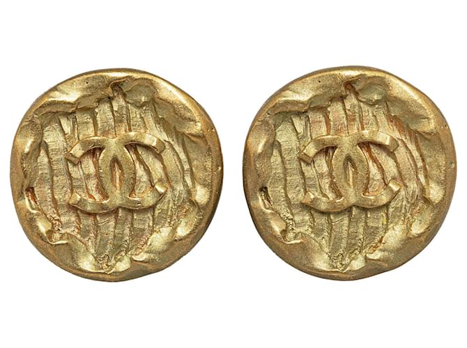 Gold Chanel CC Clip On Earrings Golden Cloth  ref.1306242