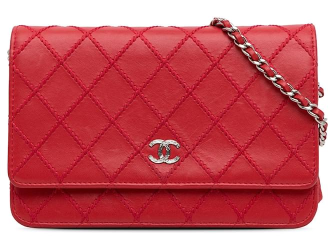 Wallet On Chain Cartera roja Chanel CC de piel de cordero con puntada salvaje y bolso bandolera con cadena Cuero  ref.1306259