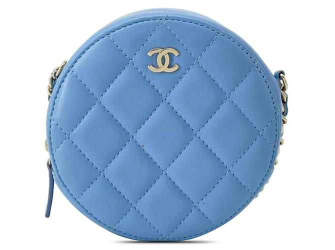 Embreagem redonda de pele de cordeiro acolchoada azul Chanel com bolsa crossbody de corrente Couro  ref.1306267