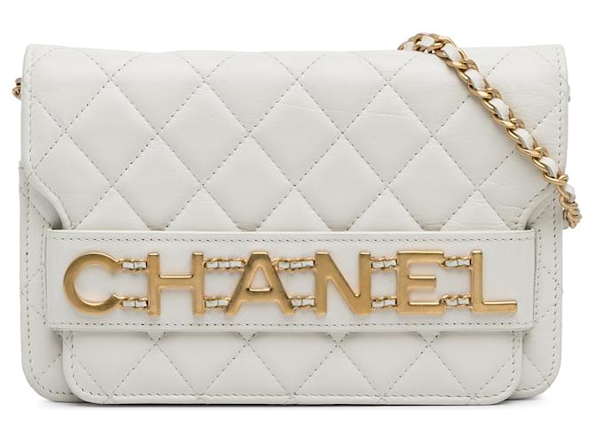 Wallet On Chain Carteira Chanel Branca com Aba Acorrentada em Bolsa Crossbody com Corrente Branco Couro  ref.1306274