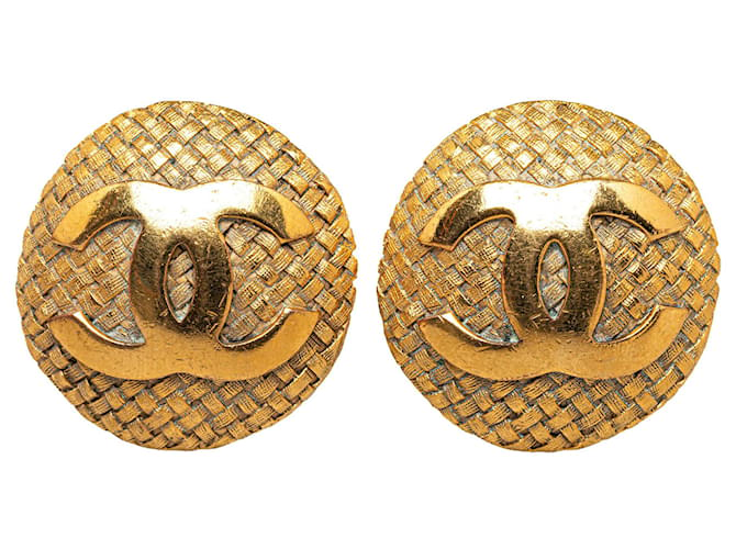 Gold Chanel CC Clip On Earrings Golden Gold-plated  ref.1306362