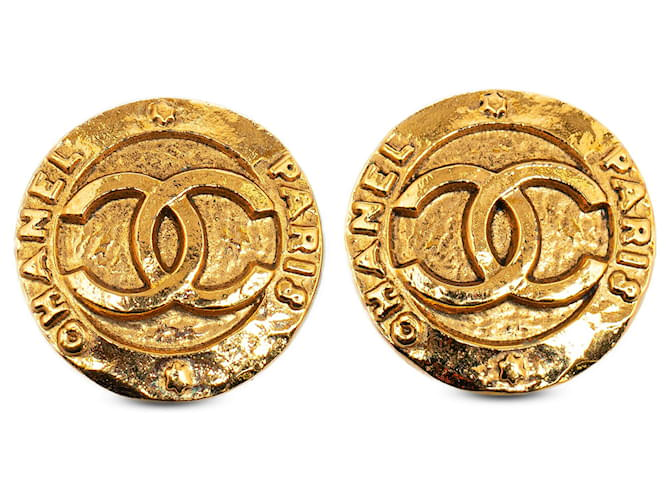 Clipe Chanel CC dourado em brincos Banhado a ouro  ref.1306365