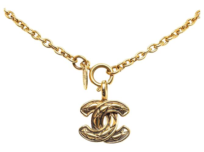 Gold Chanel CC Quilted Pendant Necklace Golden Yellow gold  ref.1306380