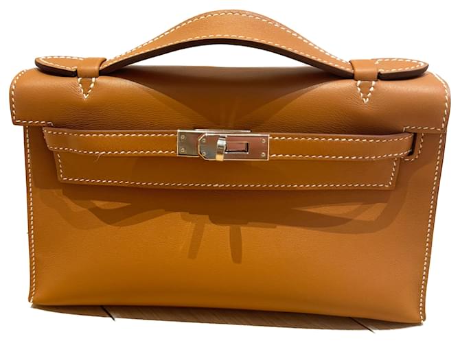 Hermès Clutch bags HERMES T.  Couro Dourado  ref.1306470
