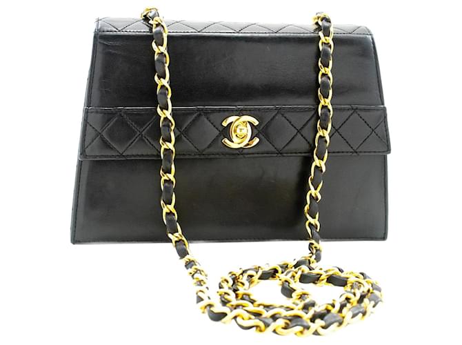 Chanel VINTAGE NEGRO 1989 bolso de hombro pequeño con cadena de piel de cordero Cuero  ref.1306619