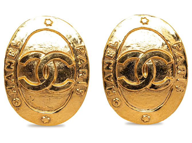 Chanel Gold CC Clip On Earrings Golden Metal Gold-plated  ref.1306642