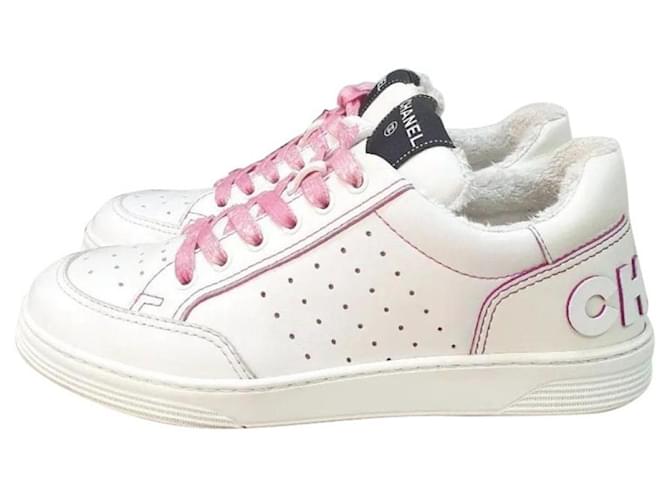Tênis baixo Chanel 21P em couro branco e rosa.  ref.1306925