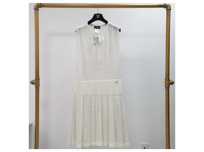 Vestido blanco de Chanel con cinturón de crochet. Algodón  ref.1307000