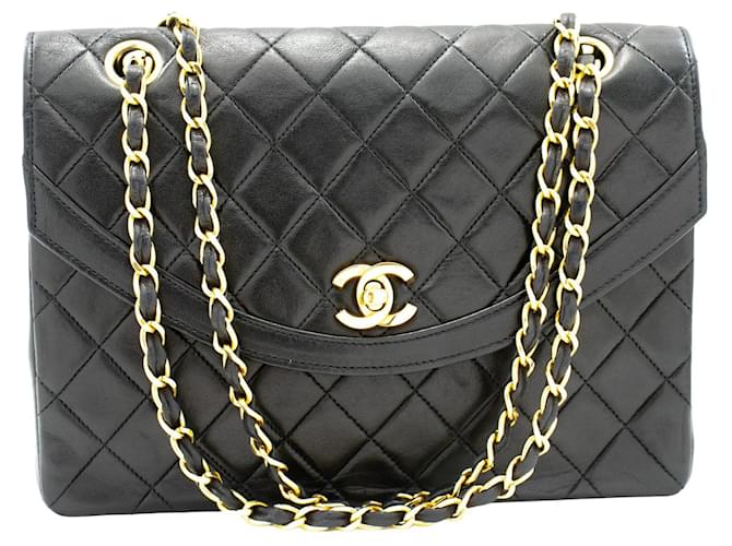 Chanel Half moon Black Leather  ref.1307706