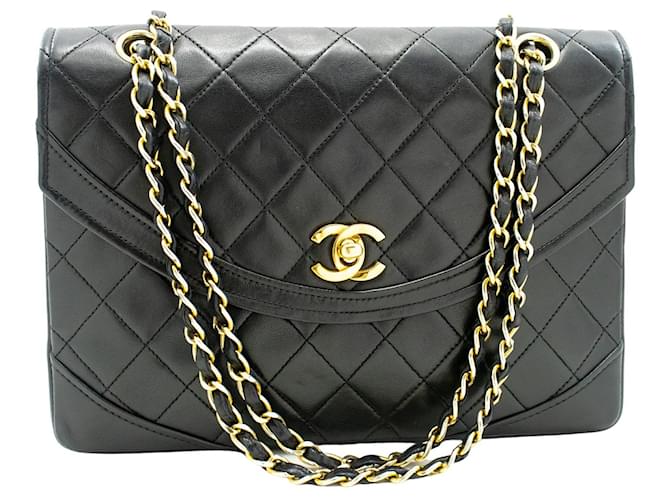 Chanel Half moon Black Leather  ref.1308538