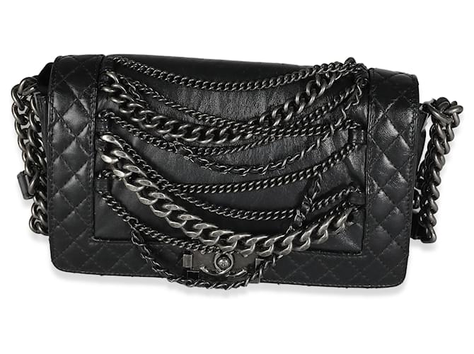 Chanel, mittelgroße, mit Kette verzierte Boy-Tasche aus schwarzem Lammleder   ref.1309012