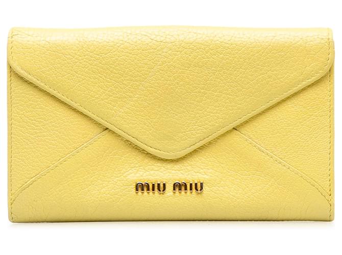 Carteira longa com aba de envelope amarelo Miu Miu Couro Bezerro-como bezerro  ref.1309184