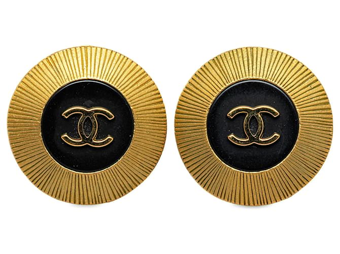 Chanel Gold CC Clip On Earrings Golden Metal Gold-plated  ref.1309205