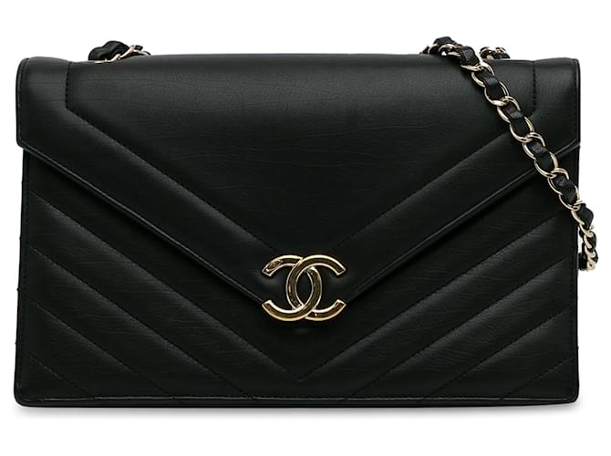 Chanel – Schwarze Umschlagklappe mit Chevron-Muster Leder  ref.1309241