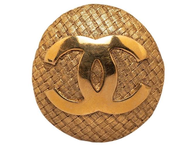 Chanel CC Quilted Round Brooch Golden  ref.1309699